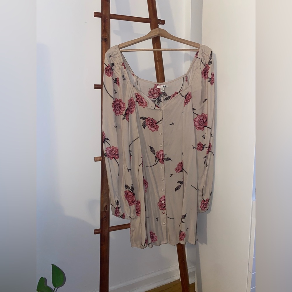Amuse Society off the shoulder button front mini dress. Beige and pink. Size M.